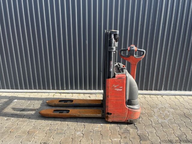 行人堆垛机 Linde L12
