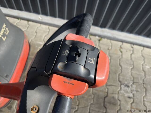 行人堆垛机 Linde L12