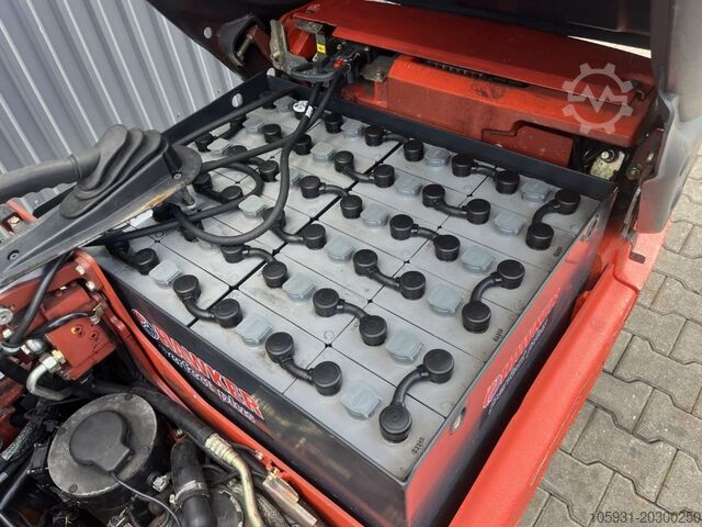Electric 3-wheel forklift Linde E16C-01