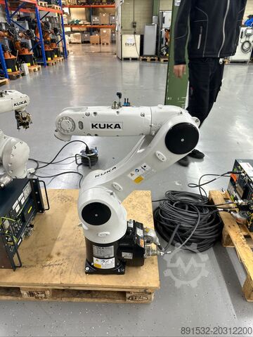 Robot industriel KUKA KR10 R900 KRC4