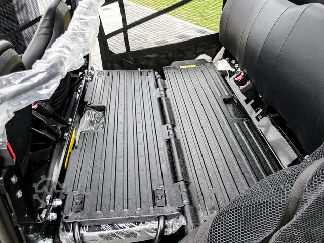 Traktor John Deere Gator XUV855M S4