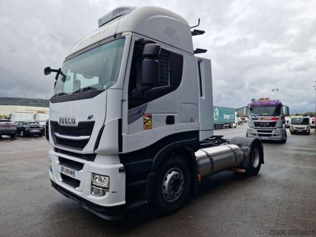 मानक ट्रैक्टर यूनिट Iveco Stralis NP 460