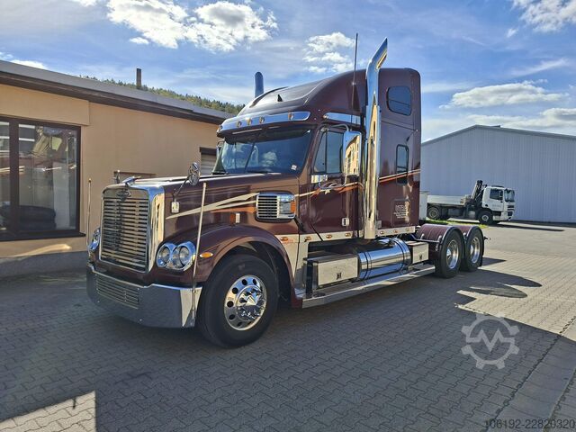 मानक ट्रैक्टर यूनिट Freightliner Coronado
