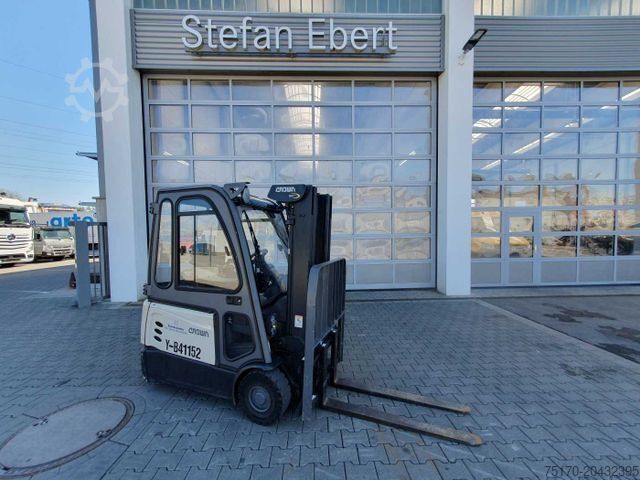 Carrello elevatore frontale Crown SCT6020-1.3 /Triplex: 4.30m /Batterie 2020