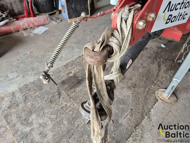 เครื่องพ่นยาในสนาม Kverneland IKARUS A3800