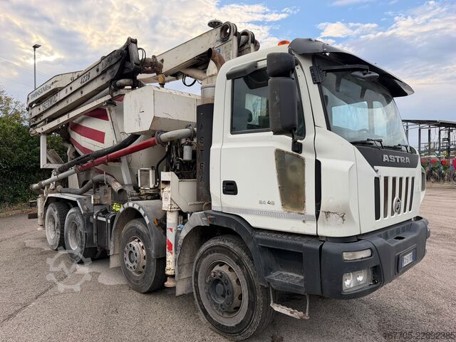 Caminhão betoneira Astra HD8 84.48-80