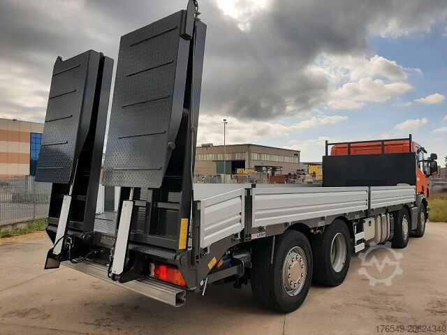 PLATAFORMA CON RAMPAS SCANIA P 450 8x2
