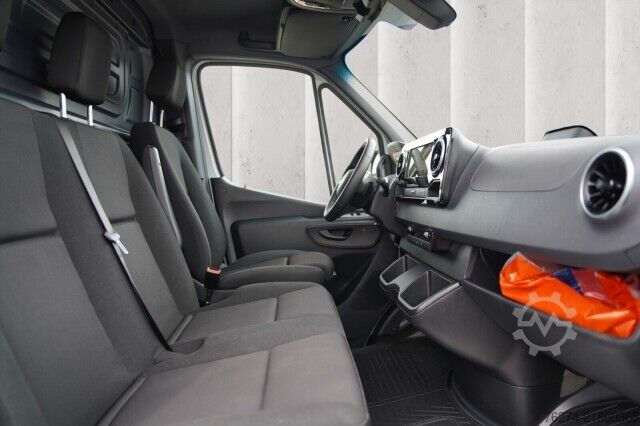 高顶厢式货车 Mercedes-Benz Sprinter 317 CDI Hochdach L2H2 Pro