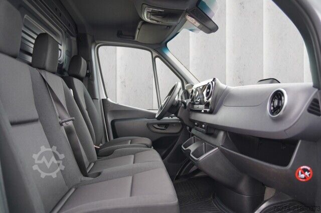 高顶厢式货车 Mercedes-Benz Sprinter 317 CDI Hochdach L2H2 Pro