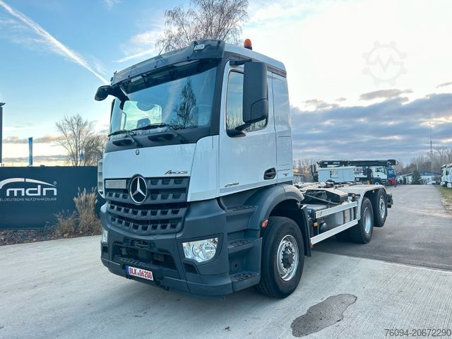 Roll-off-kippi kuorma-auto MERCEDES-BENZ Arocs 2548 6x4-2 Allrad Abrollkipper RS 3,9m