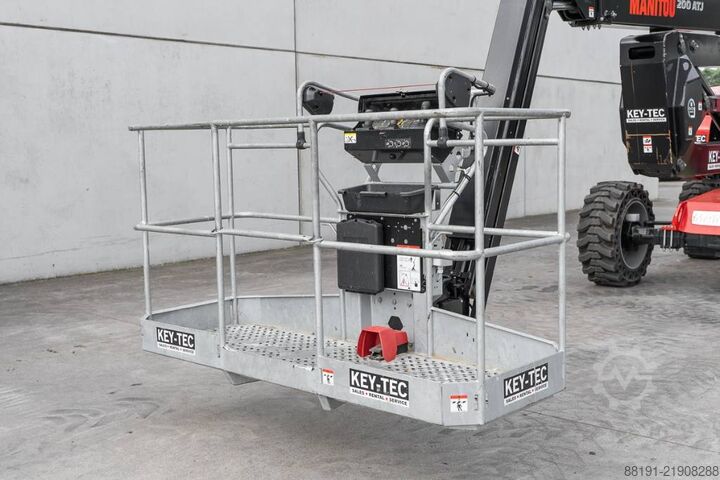Leddelt teleskopisk arbejdsplatform Manitou 200 ATJ