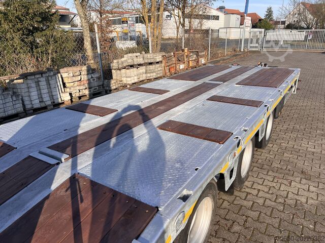 Remolque de plataforma baja Möslein TT 34 Zugrohr Gerade 34 t GG Tridem- Tieflader 3 Achs, gelenktNeufahrzeug