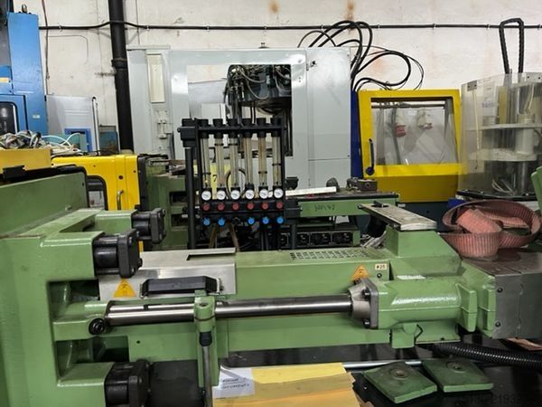 Injection molding machine Arburg 220M 350-90