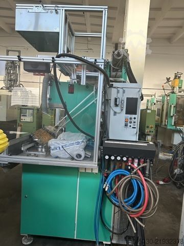 Injection molding machine Arburg OK-C S350-60 / Vertikal