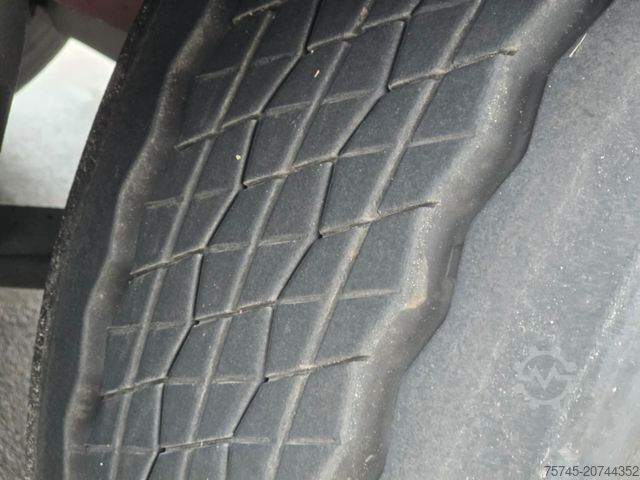 Полуприколка кутија SCHMITZ CARGOBULL SCB S3B SKO24/L * LIFT * ALCOA * 1.HAND *