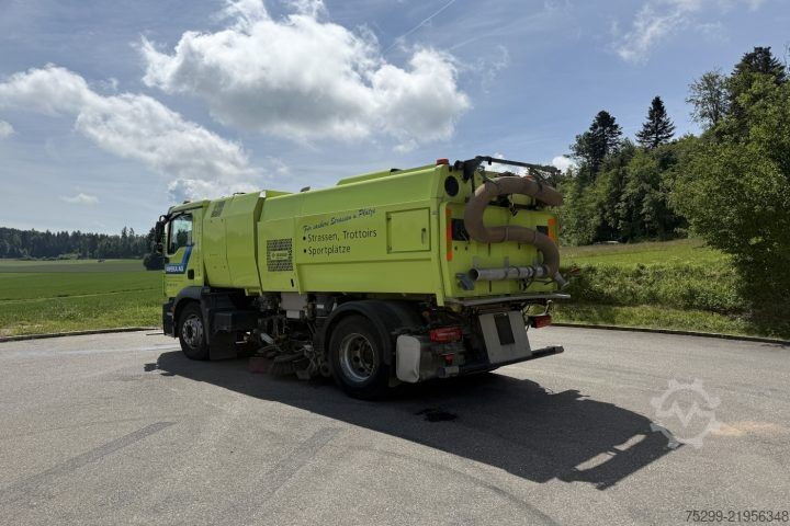 Kamion za čišćenje ulica MAN L2007 46.010 4x2 Kehrmaschine / Swiss-Vehicle