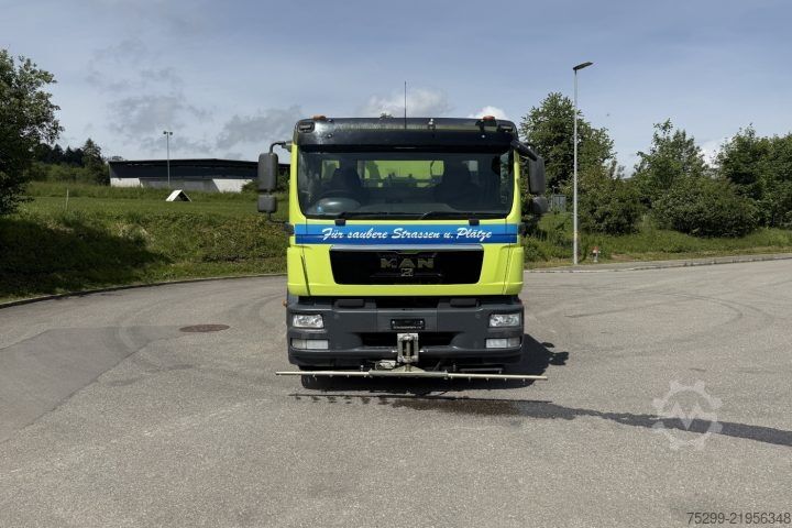 Kamion za čišćenje ulica MAN L2007 46.010 4x2 Kehrmaschine / Swiss-Vehicle