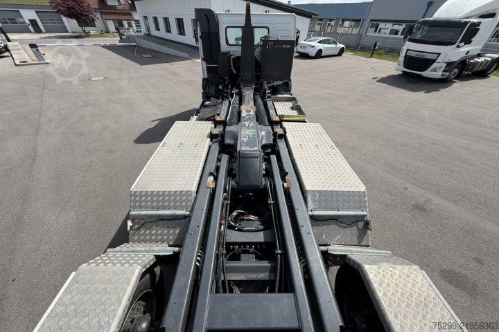 Ruloninė konteinerinė savivartis Volvo FM-500 8x2 Hiab / Swiss-Vehicle