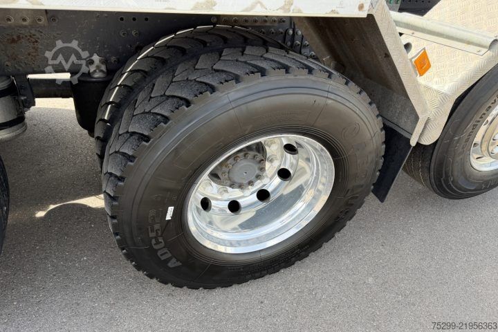Ruloninė konteinerinė savivartis Volvo FM-500 8x2 Hiab / Swiss-Vehicle