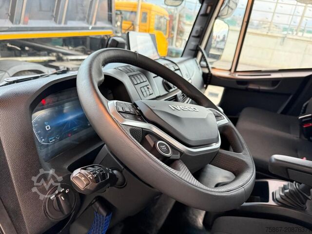 Tipper truck IVECO EUROCARGO 180E32