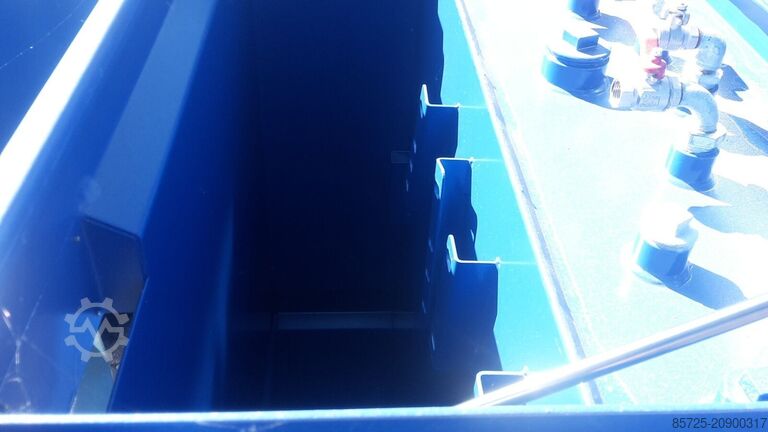 Camión cisterna de combustible  3000 liter high cube IBC tank