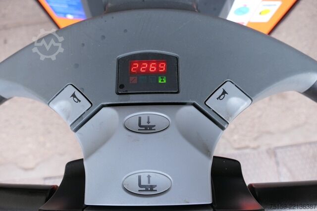 Ручной штабелер bt SWE 200D