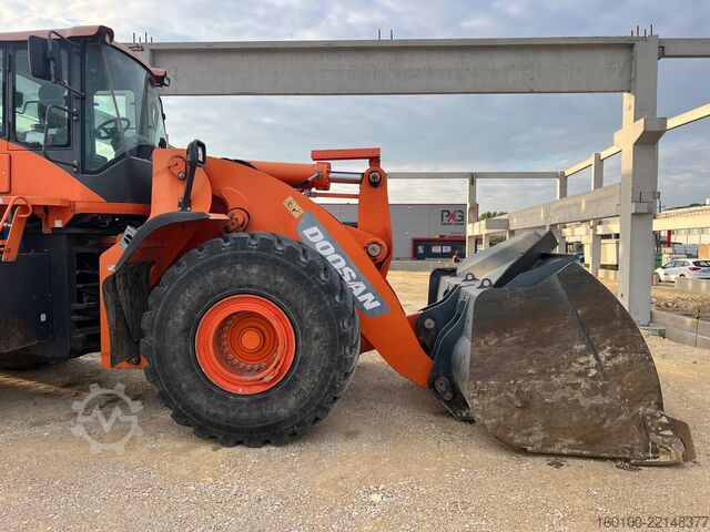 Carregadora de rodas DOOSAN DL 550-3