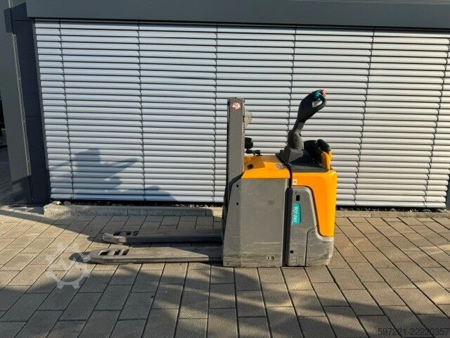 Empilhadores de paletes Jungheinrich ERD 220