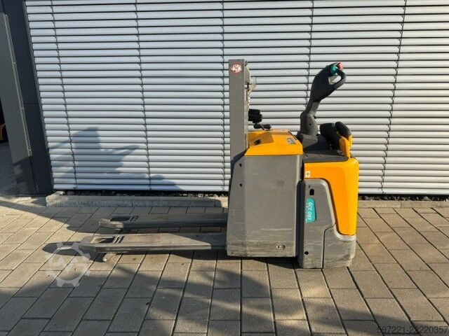 Empilhadores de paletes Jungheinrich ERD 220
