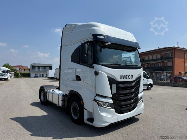Standardni tegljač Iveco s-way 490
