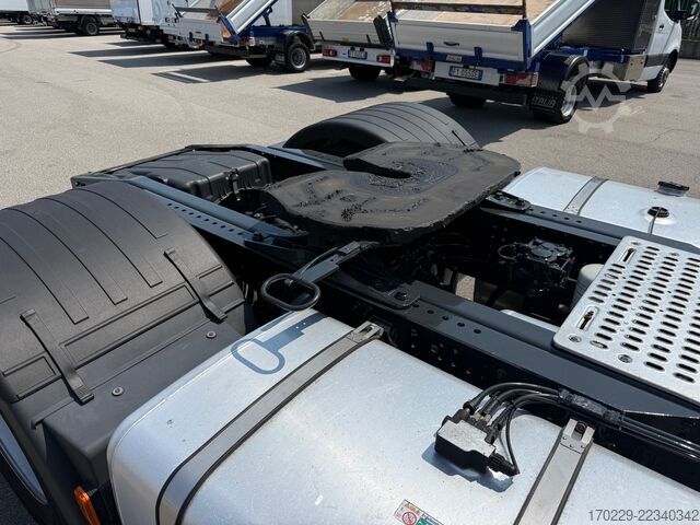 Standardni tegljač Iveco s-way 490