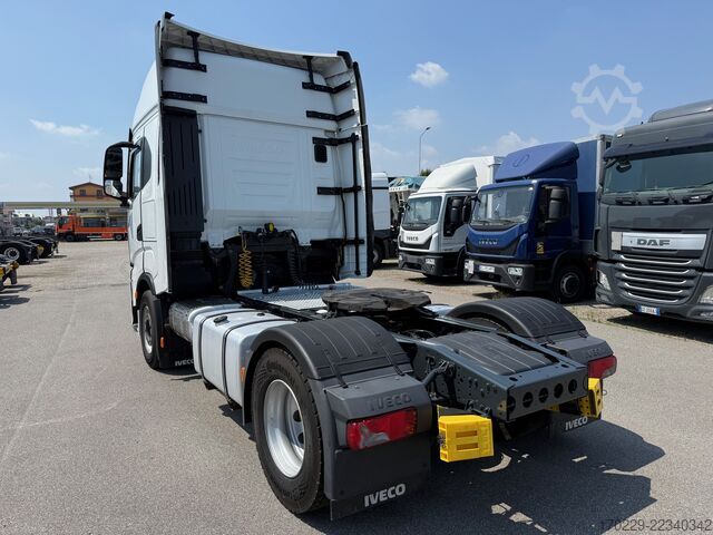 Standardni tegljač Iveco s-way 490
