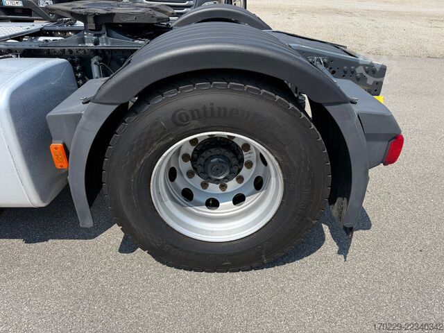 Standardni tegljač Iveco s-way 490