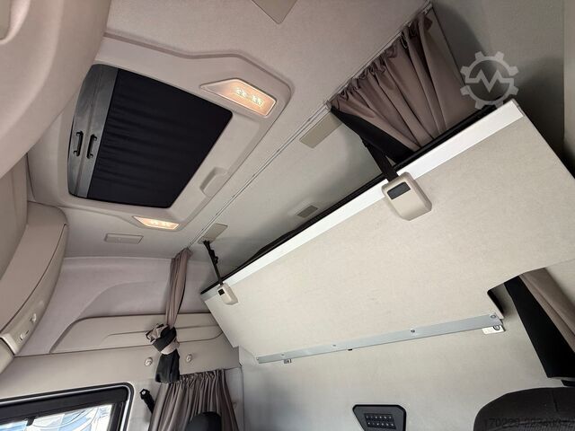 Standardni tegljač Iveco s-way 490