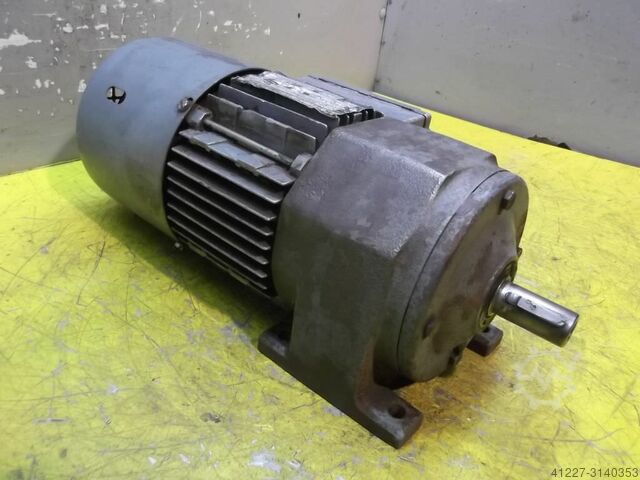 Getriebemotor 0,37 kW 128 U/min SEW-EURODRIVE R32DT71D4BN05