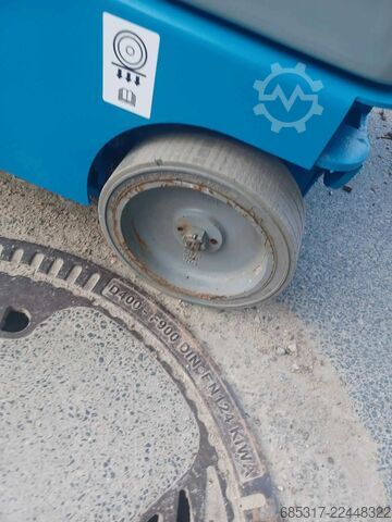 Vertikālais mastu pacēlājs Genie GRC 12