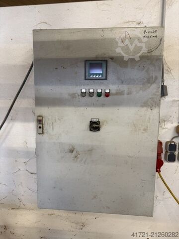 Linka na prstové spoje GOETZINGER Keilzinkenanlage