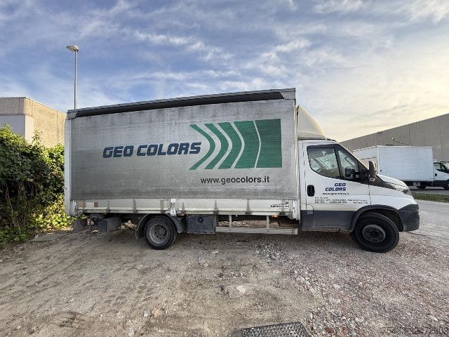 Furgoneta caja IVECO DAILY 70C21/P CASSONE