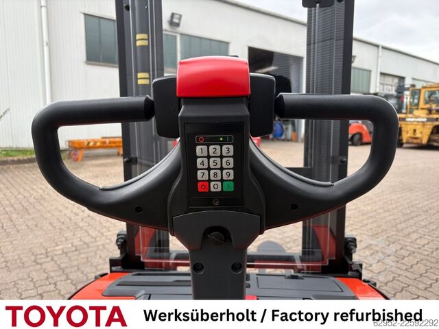 Carretilla elevadora Toyota SWE 120 L / Akku neu!