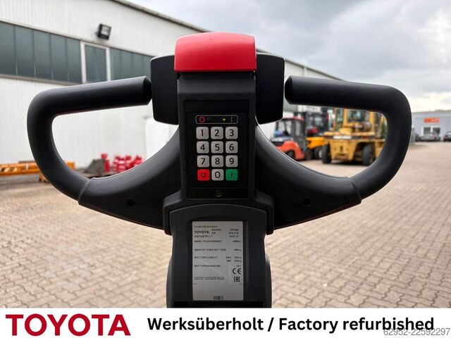 χειροκίνητο παλετοφόρο Toyota LPE 200 / Akku neu!