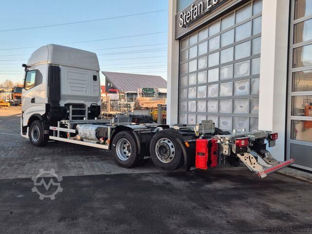 带驾驶室的底盘 Iveco AS260S58Y/FS CM 6x2-4 BDF Intarder Standklima