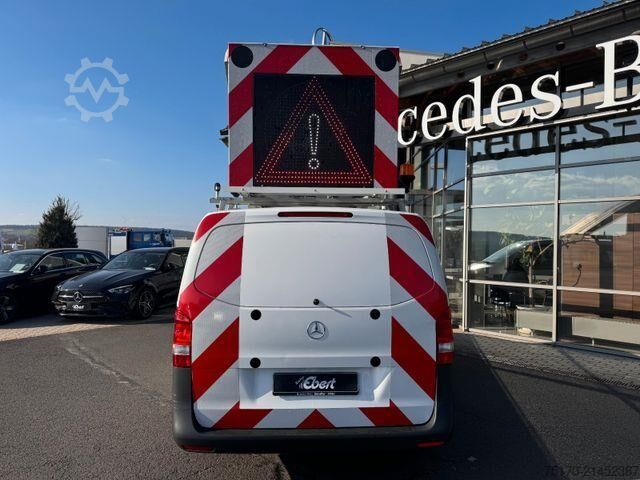 小型客车 Mercedes-Benz Vito 111 CDI Tourer Begleitfahrzeug BF3+ / WVZ