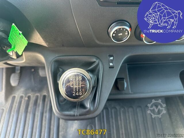 Plataforma elevadora Renault Master 145.35 klubb
