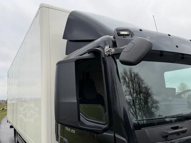 Resväska JUNGE FAHRZEUGBAU GMBH TGL 12.250 TGL EURO6. 10-2023.