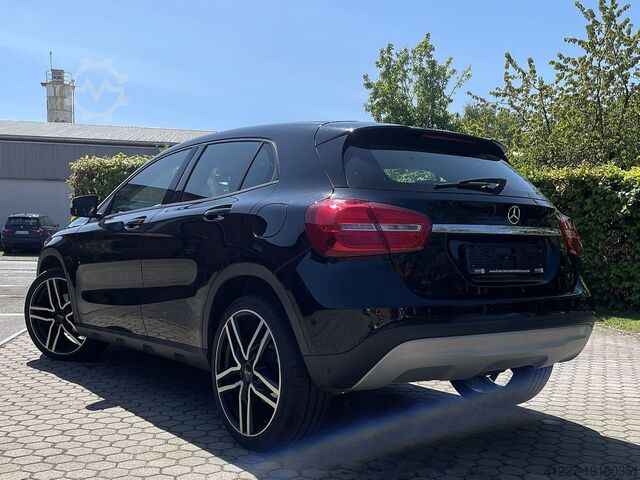 GLA 200 D 4-MATIC con calefacción estacionaria Mercedes GLA 200 D 4-MATIC