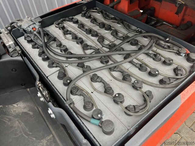 Electric 4-wheel forklift Linde E16P-02