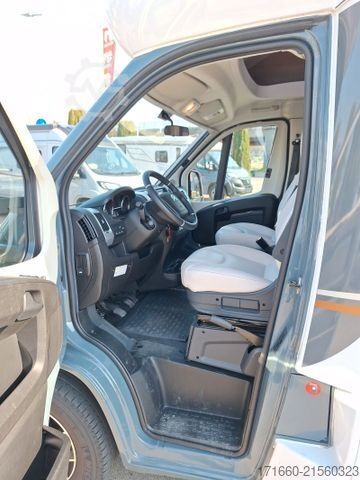 Ημιενσωματωμένο αυτοκινούμενο τροχόσπιτο BÜRSTNER Lyseo TD 690 G Hubbett