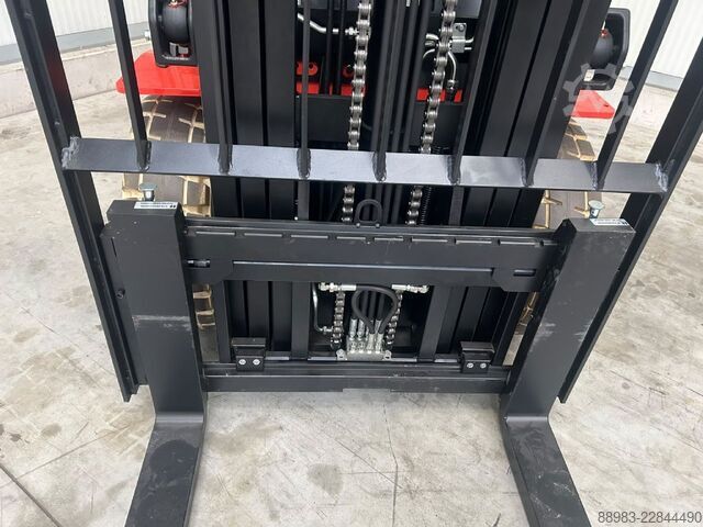 Carrello elevatore elettrico a 4 ruote EP EFL353 P