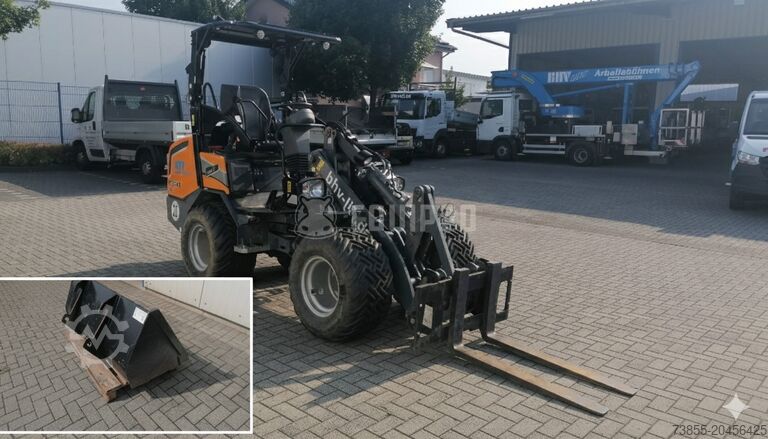 Utovarivač točkova GIANT G2700 X-tra HD with loader bucket and palletfork