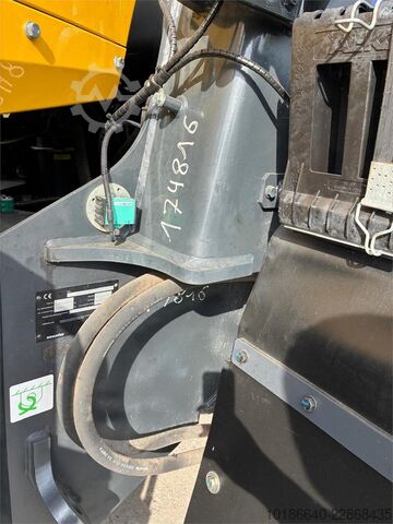  Komatsu WA270-8E0